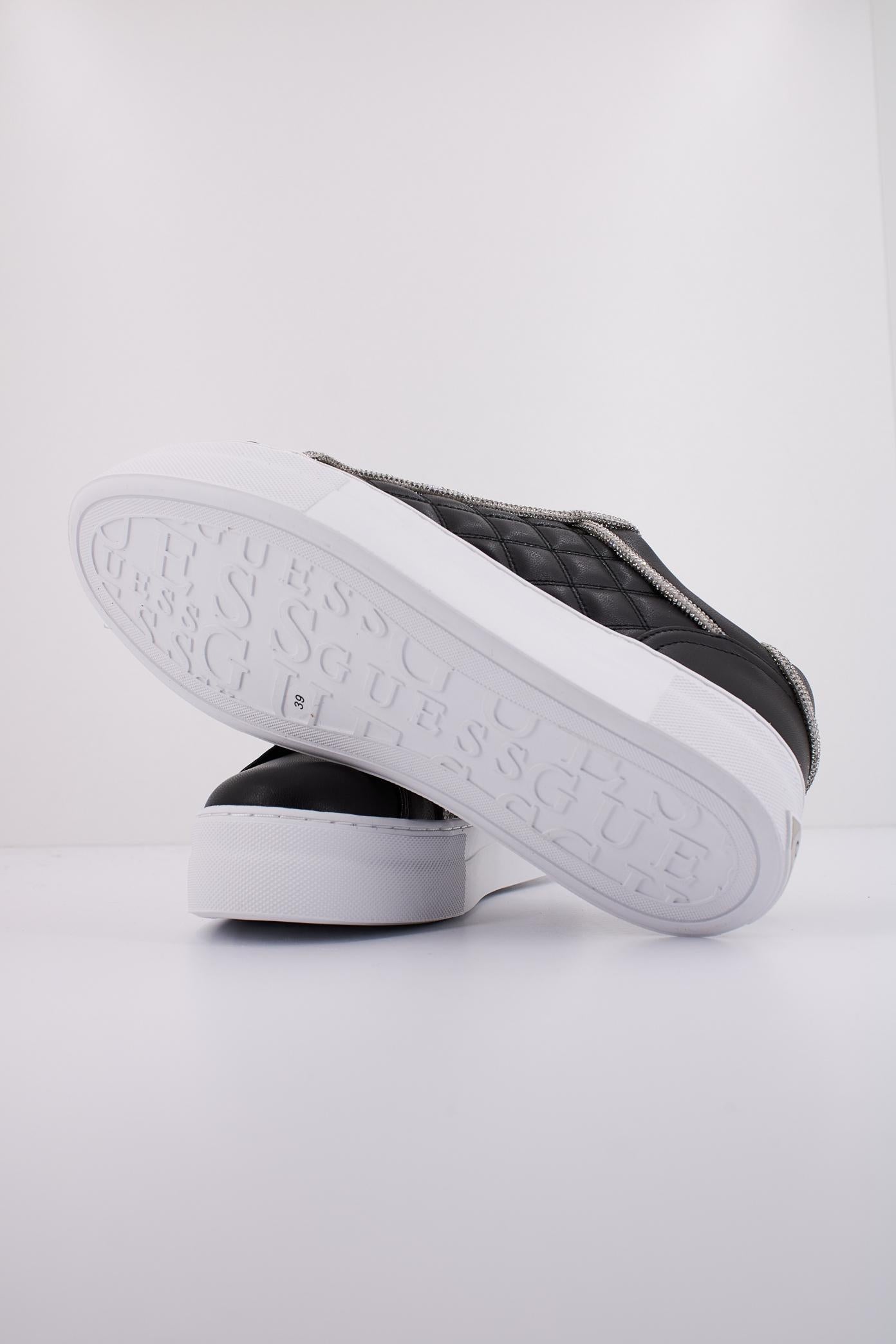 GUESS GRATEA en color NEGRO (5)