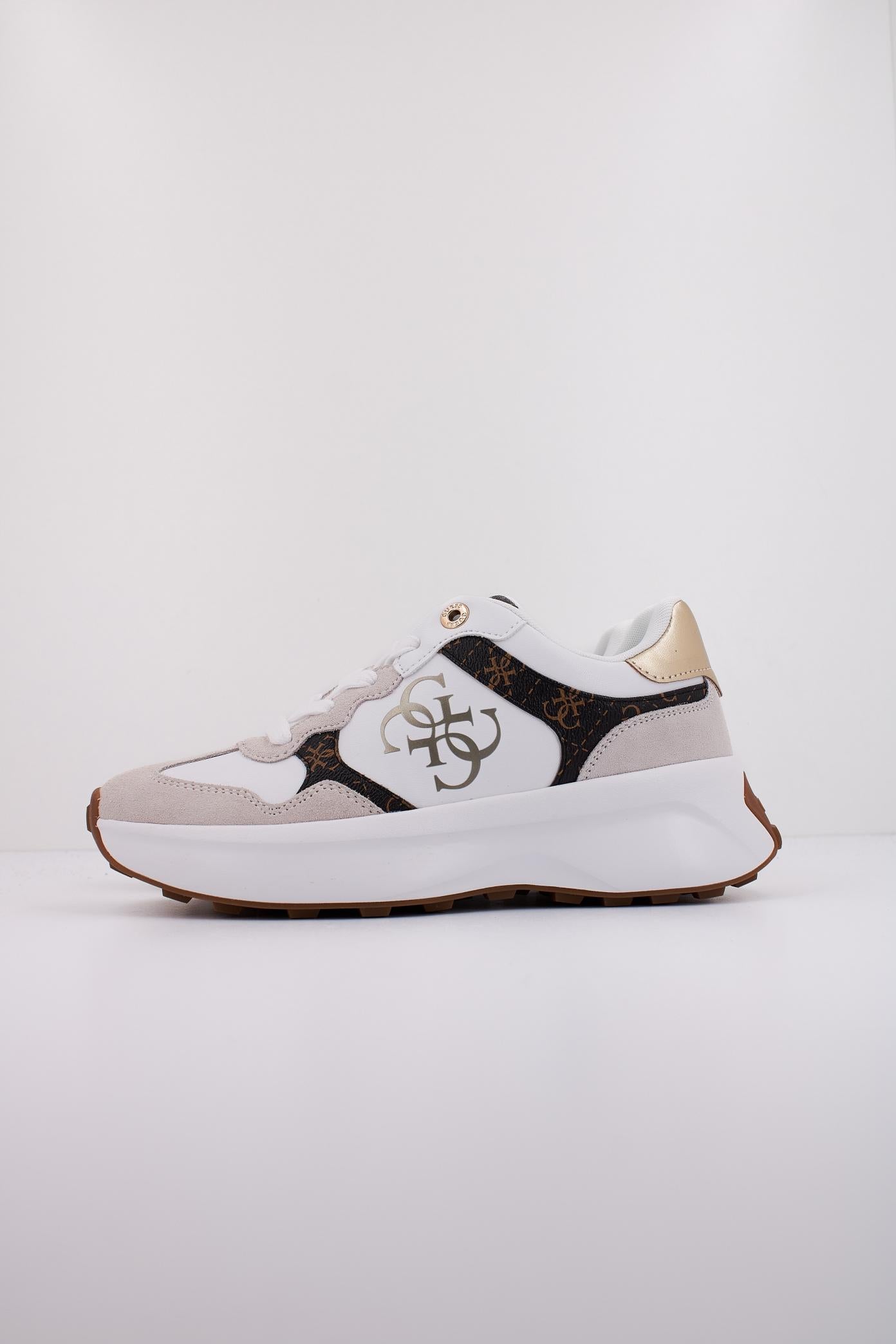 GUESS FLPLUC PEL en color BLANCO (1)