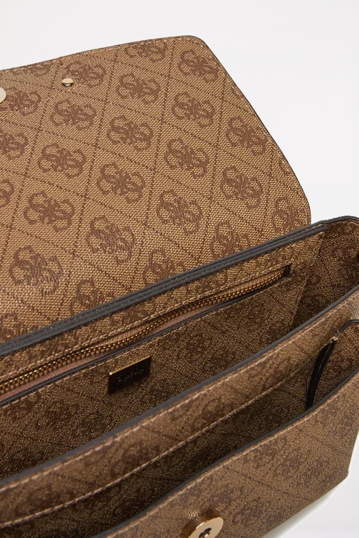 GUESS ECO BRENTON FLAP en color MARRON CLARO (3)