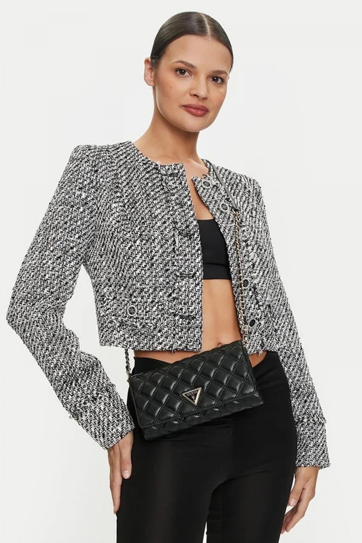 GUESS GIULLY XBODY FLA en color NEGRO (4)