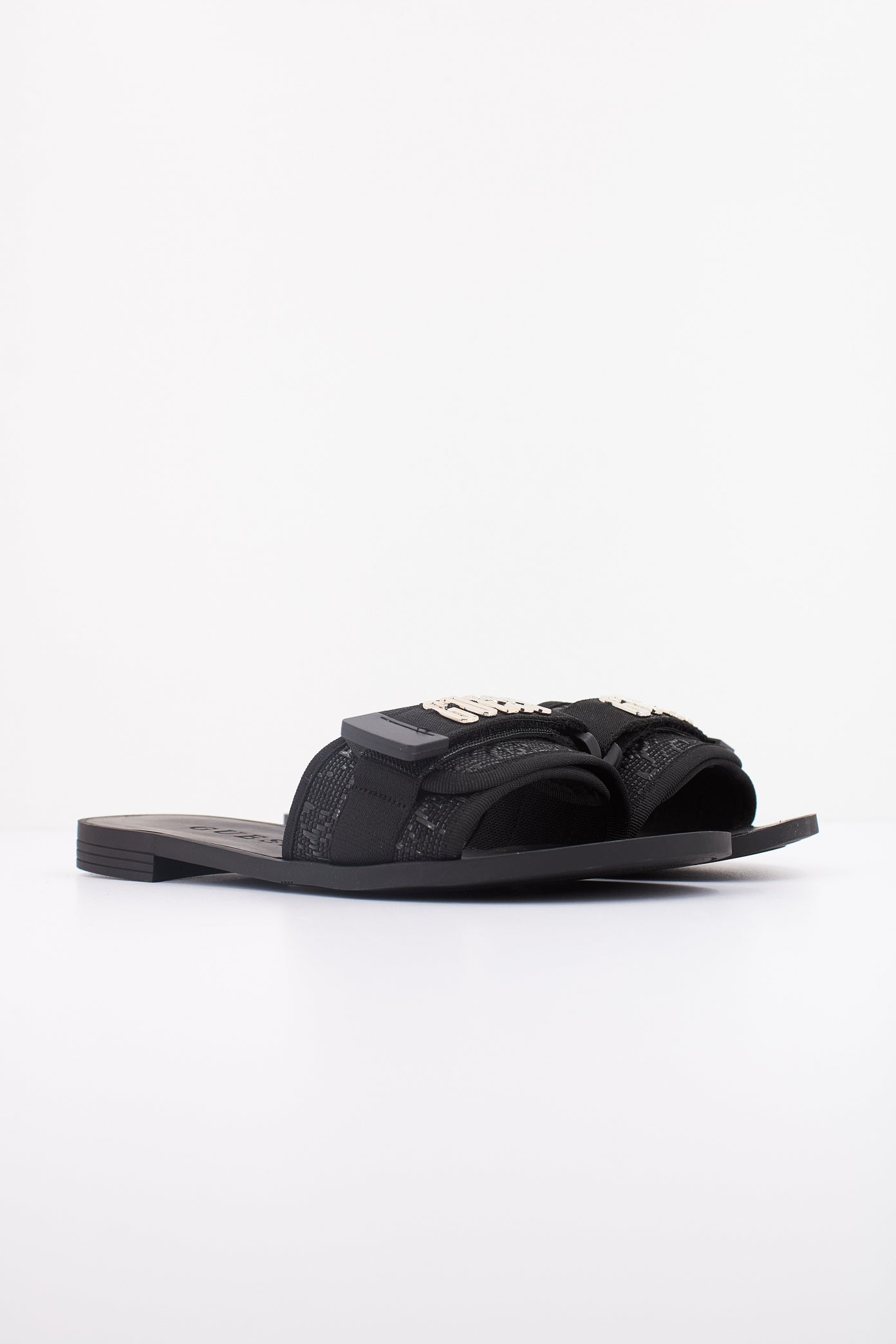 GUESS FLGEL ELE en color NEGRO (2)