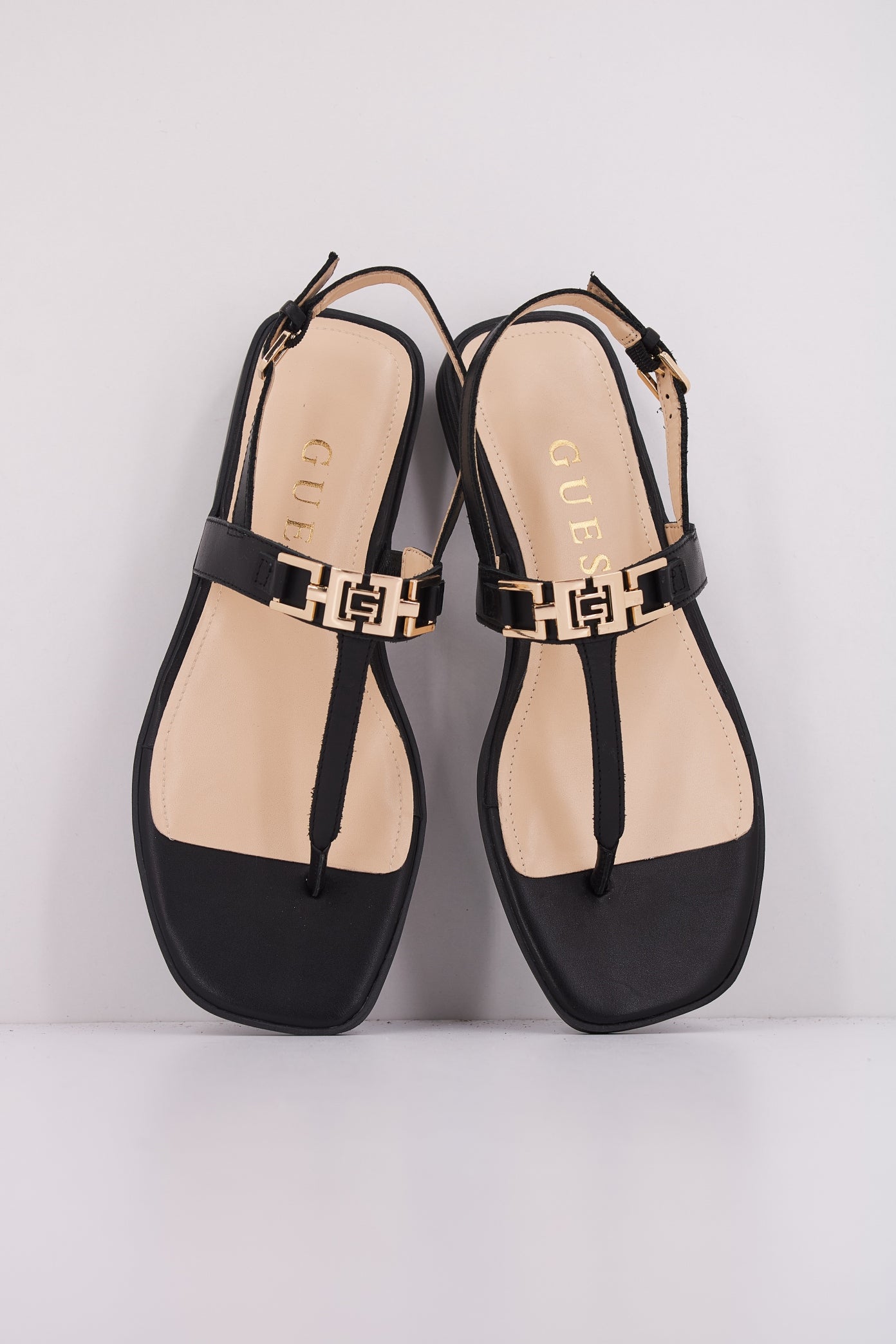 GUESS FLJREL LEA en color NEGRO  (3)