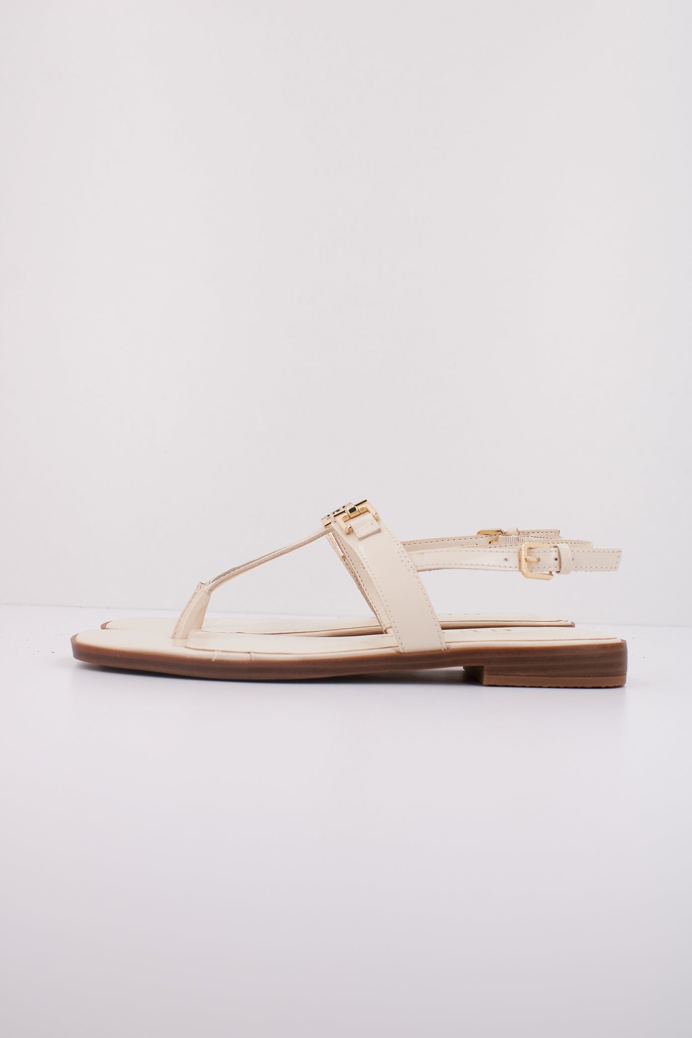 GUESS FLJREL LEA en color NUDE (1)