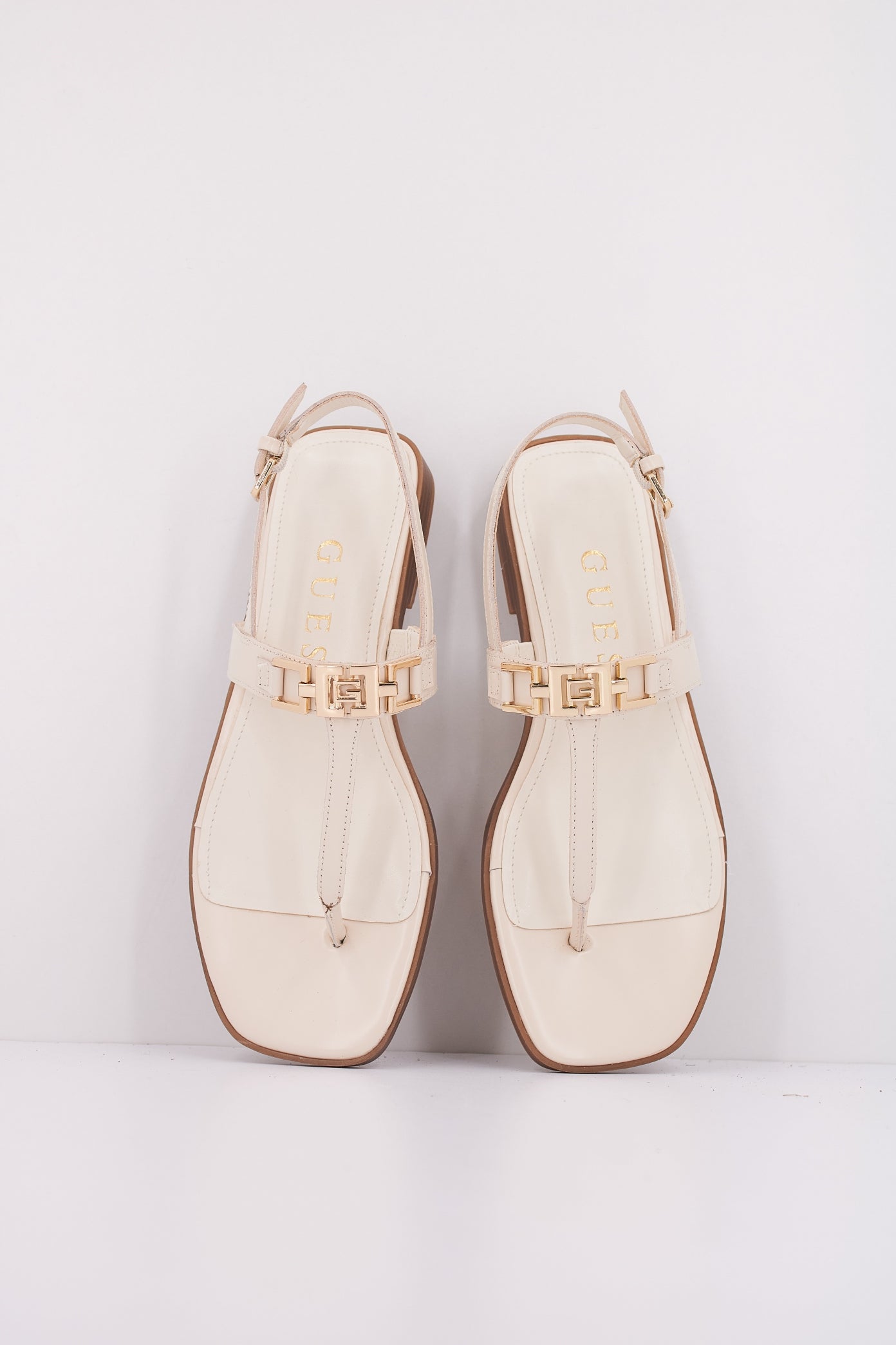 GUESS FLJREL LEA en color NUDE (3)