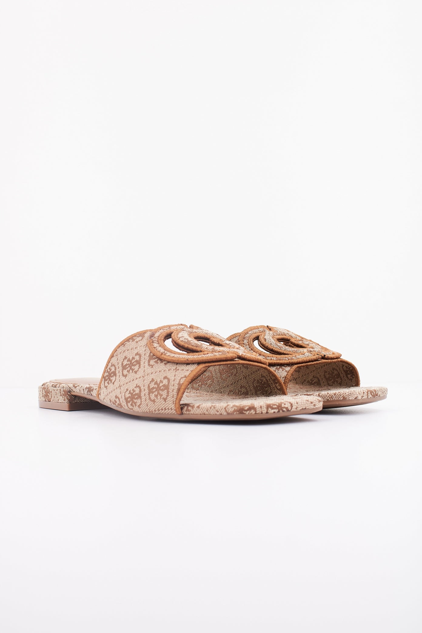 GUESS FLJTSE FAL en color MARRON (2)