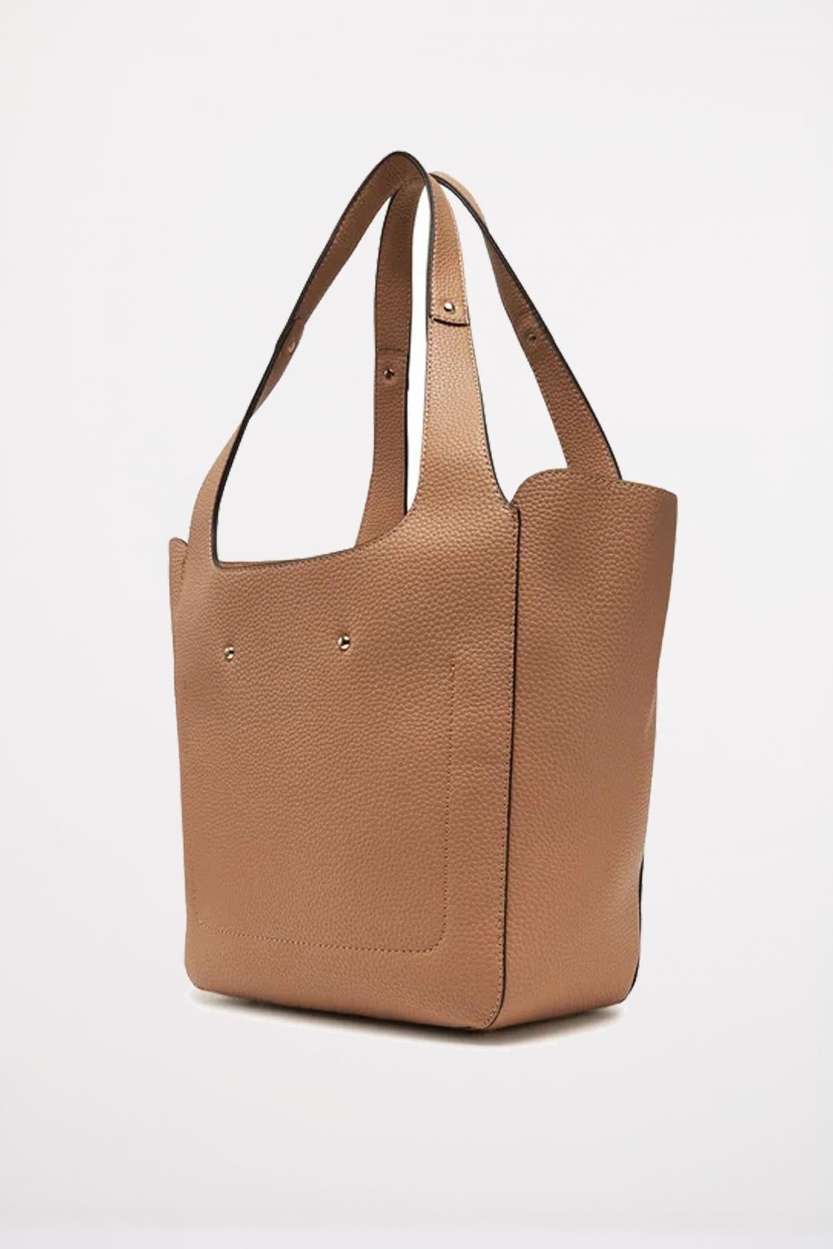 GUESS HELINA TOTE en color MARRON (2)