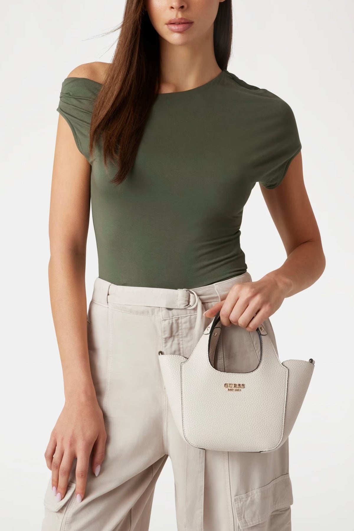 GUESS HELINA MINI TOTE en color BLANCO (4)