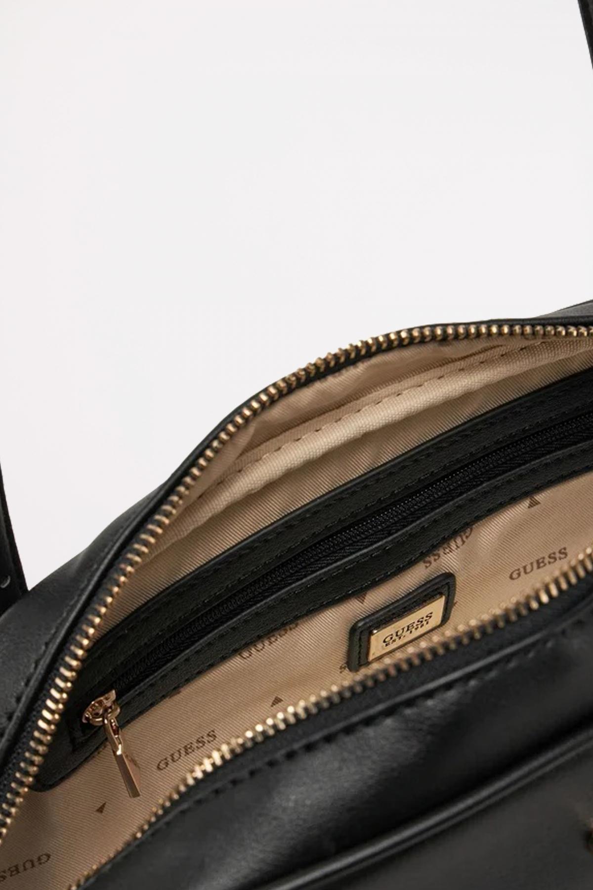 GUESS CERELIA SHOULDER en color NEGRO (4)