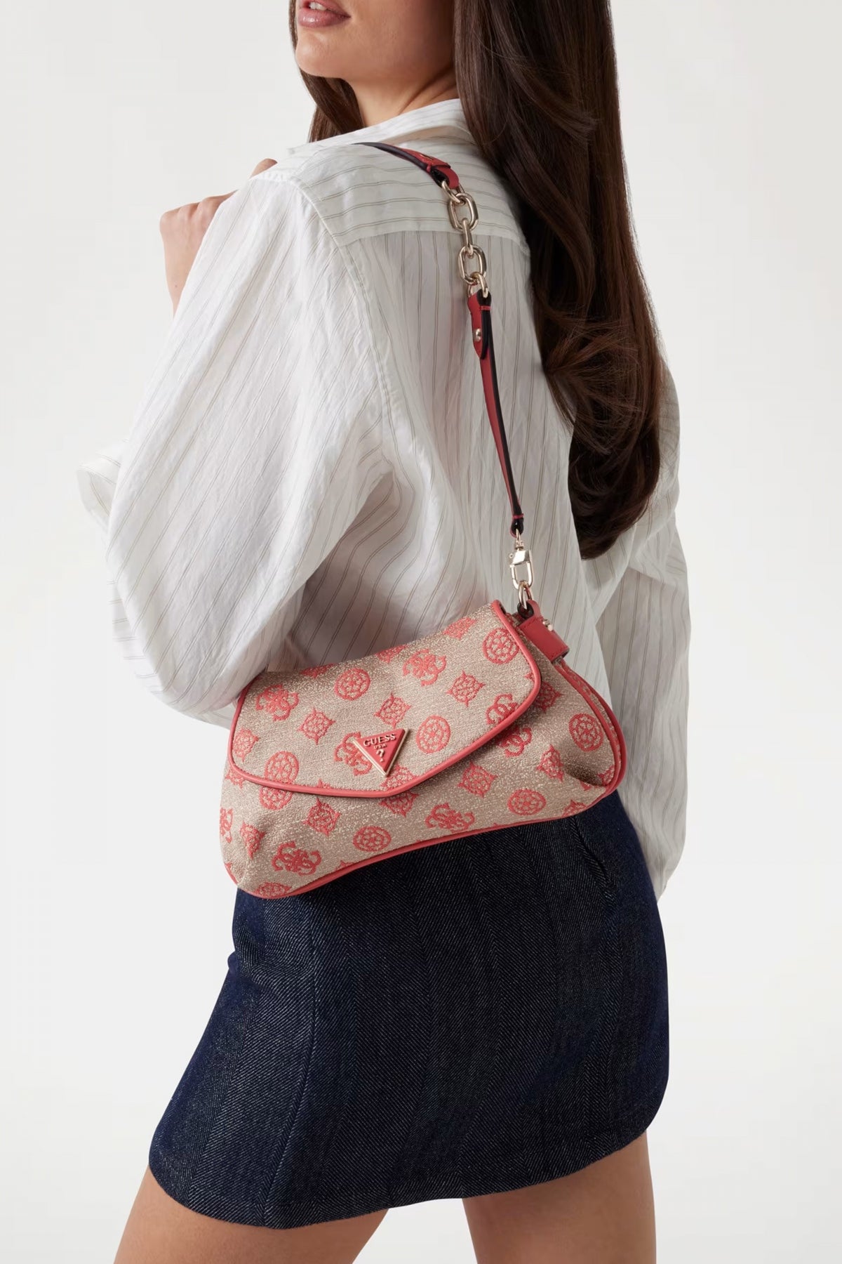 GUESS BEYZA FLAP SHOULDER en color NARANJA (2)
