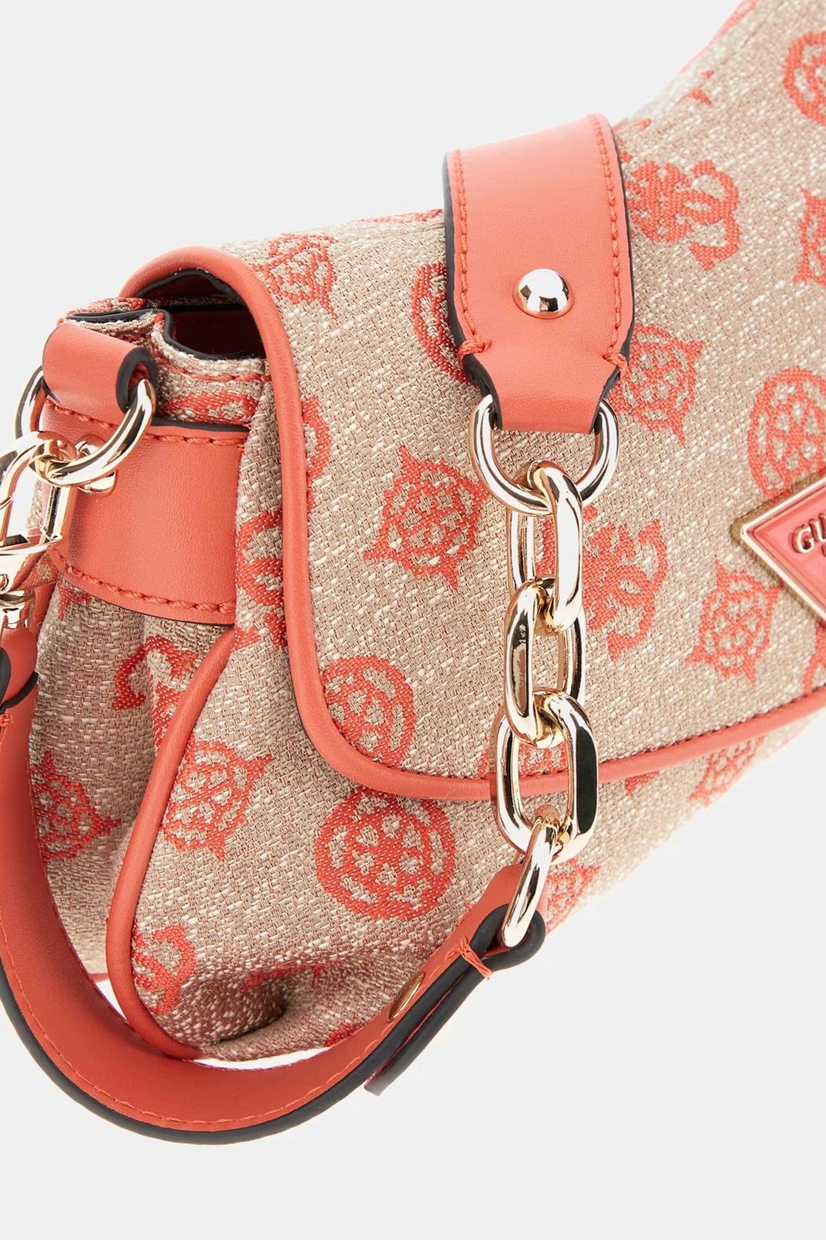 GUESS BEYZA FLAP SHOULDER en color NARANJA (4)