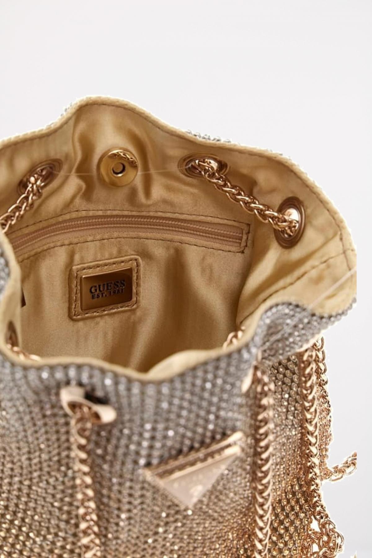 GUESS ZALINA POUCH en color ORO (2)