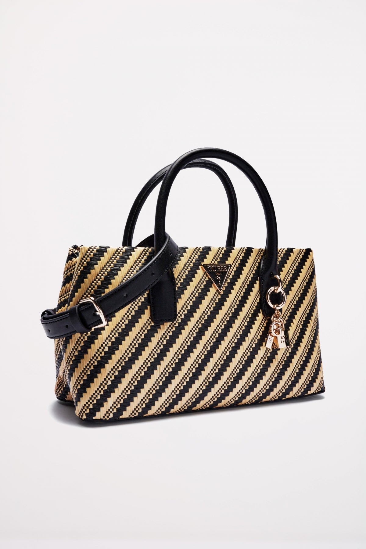 GUESS SIMONA SMALL SATCHEL en color NEGRO (2)