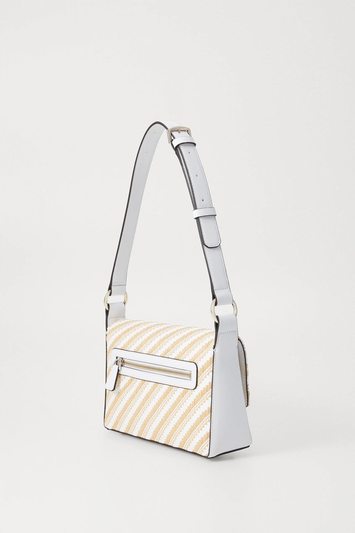 GUESS SIMONA FLAP SHOULDER en color BLANCO (2)