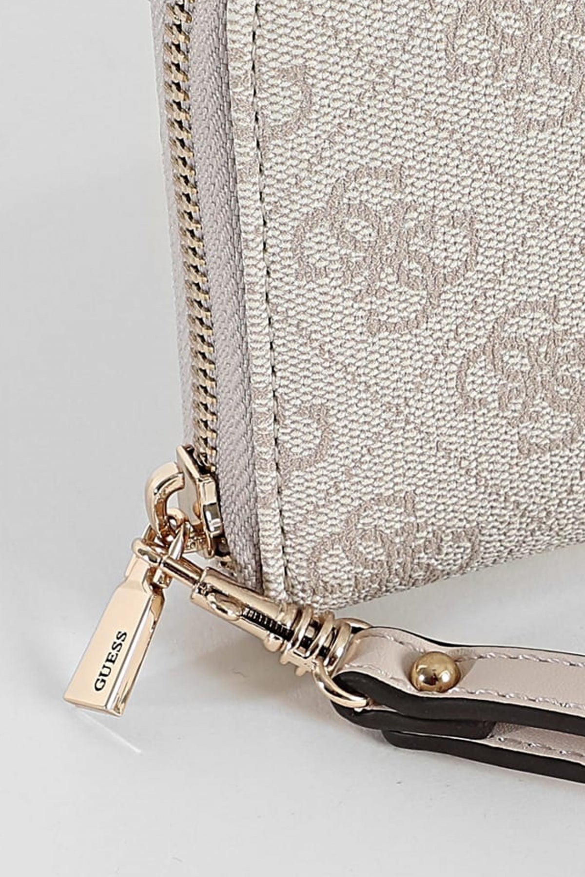 GUESS LAUREL SLG LARGE ZIP en color BLANCO (3)