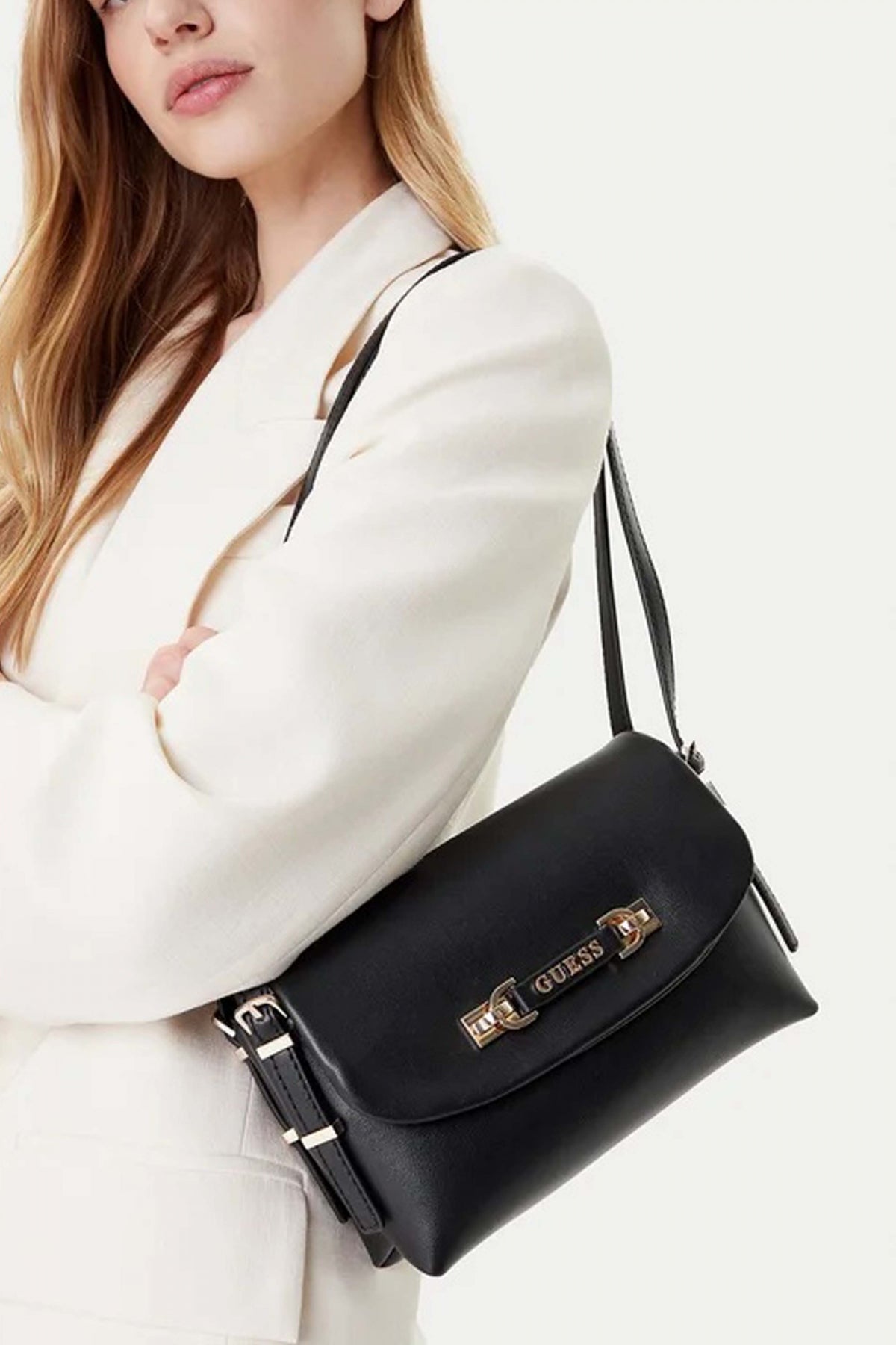 GUESS LEFIA en color NEGRO (4)