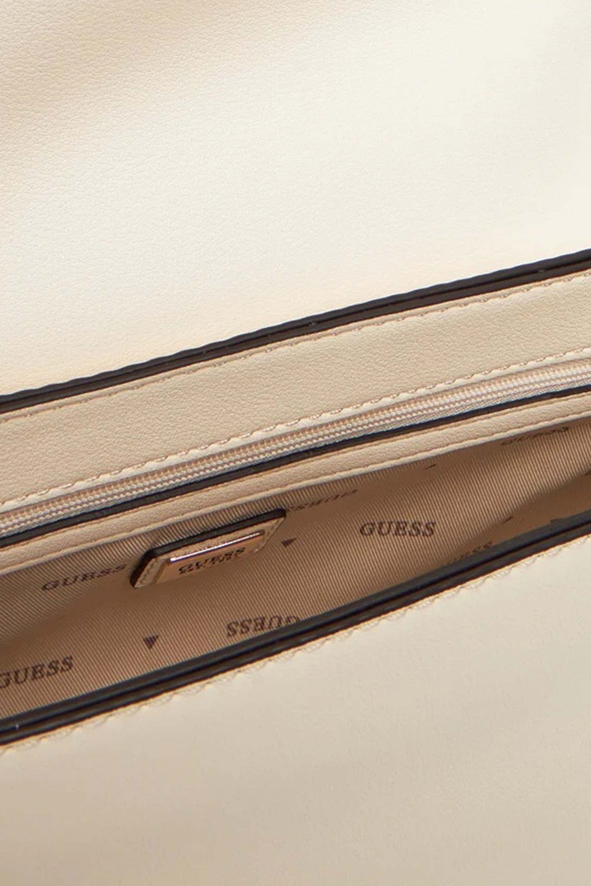 GUESS LEFIA en color BEIS (4)