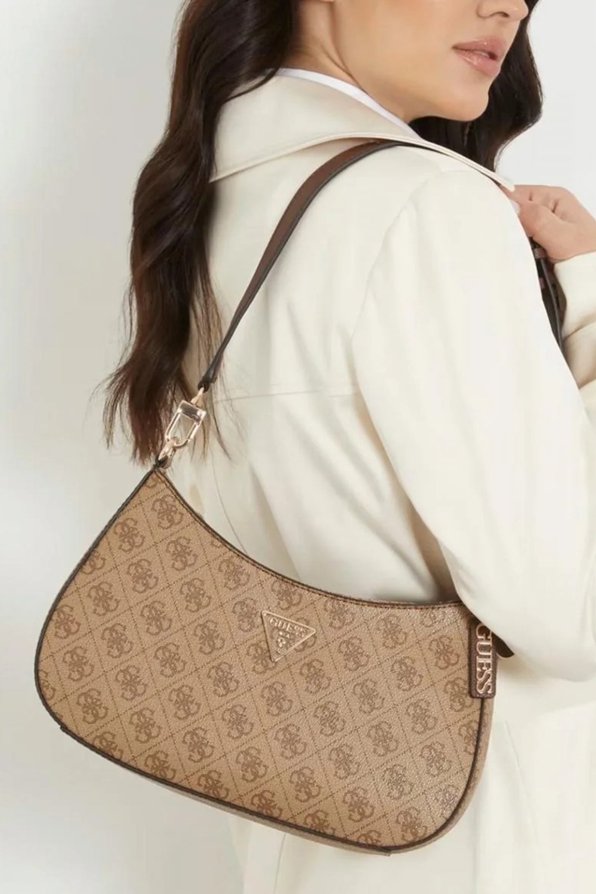 GUESS HWBG NOELLE II TOP ZIP SHOU en color MARRON (4)