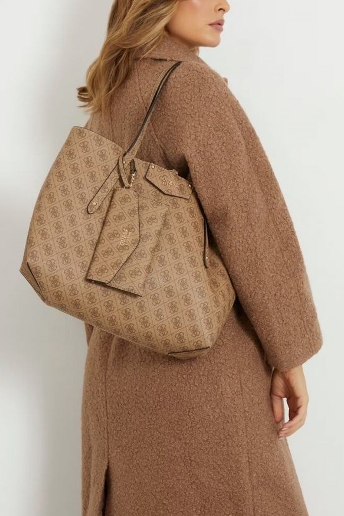 GUESS BRENTON en color MARRON (4)