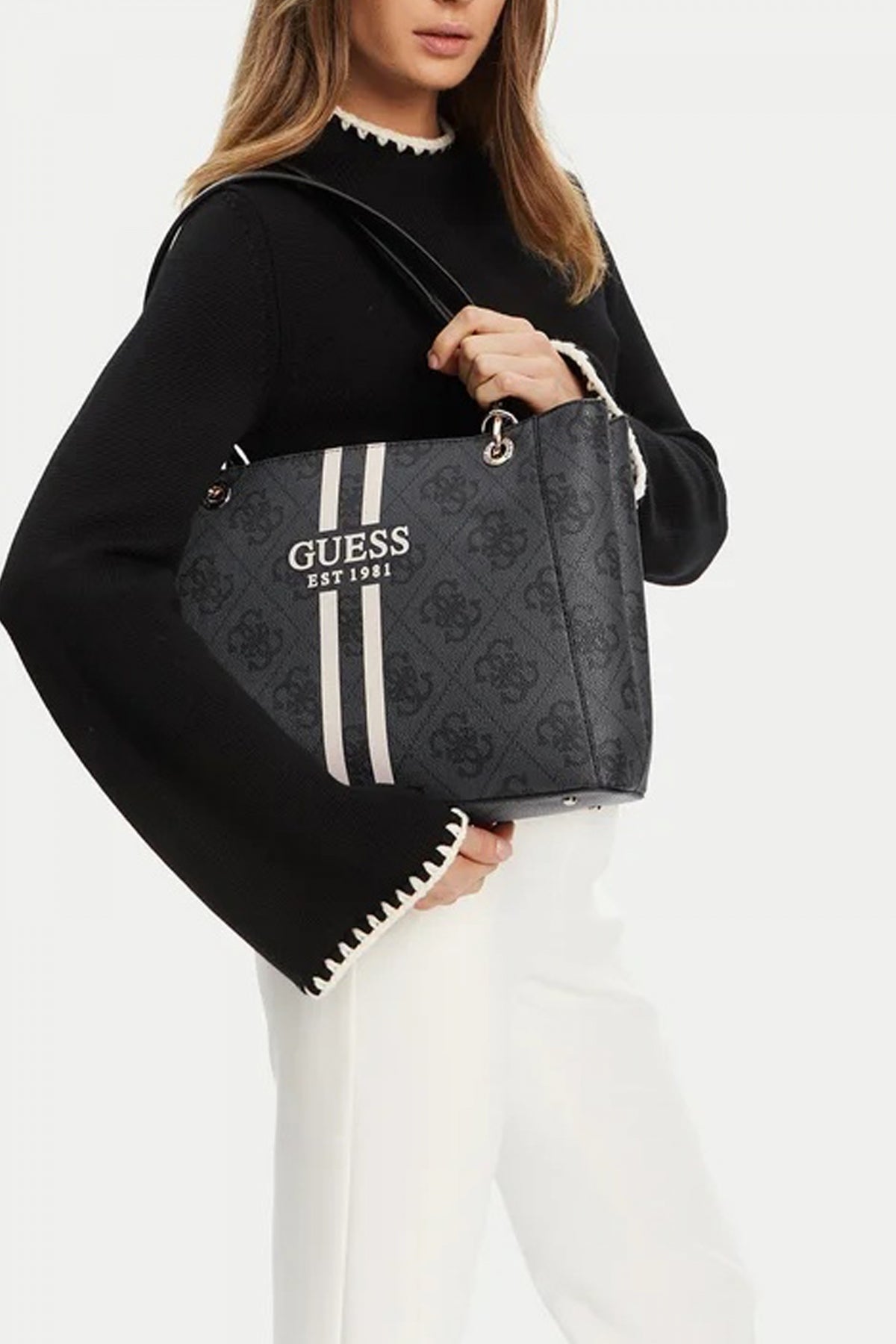 GUESS HWOS en color GRIS (4)