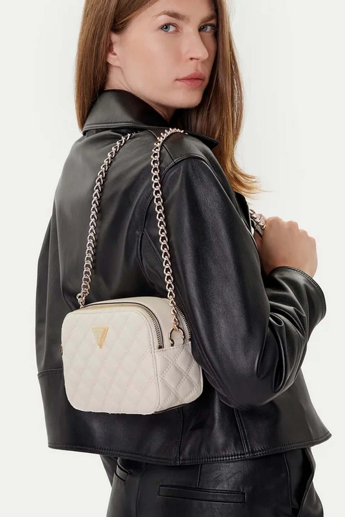 GUESS HWQG en color BLANCO (1)