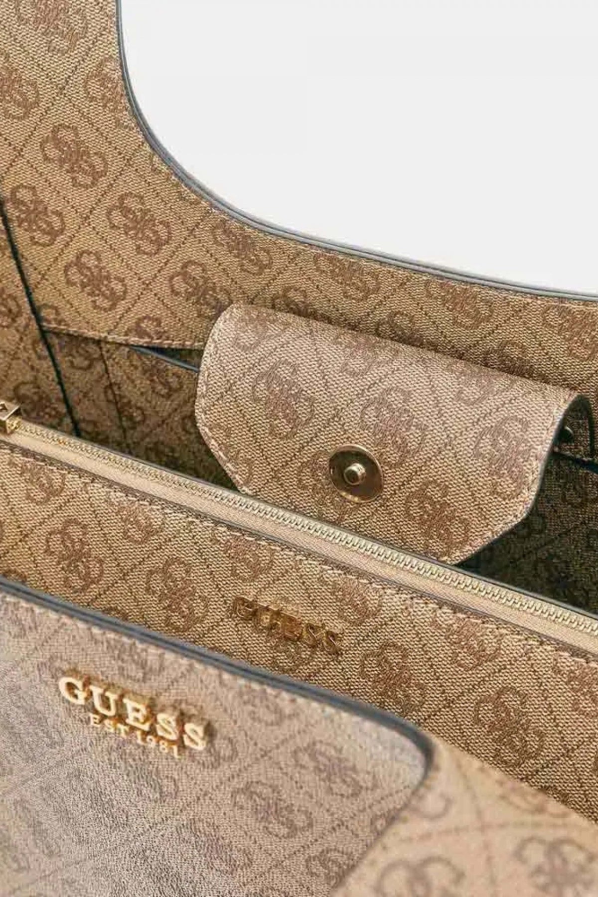 GUESS HWSG CALISTA IN TOTE en color MARRON CLARO (3)