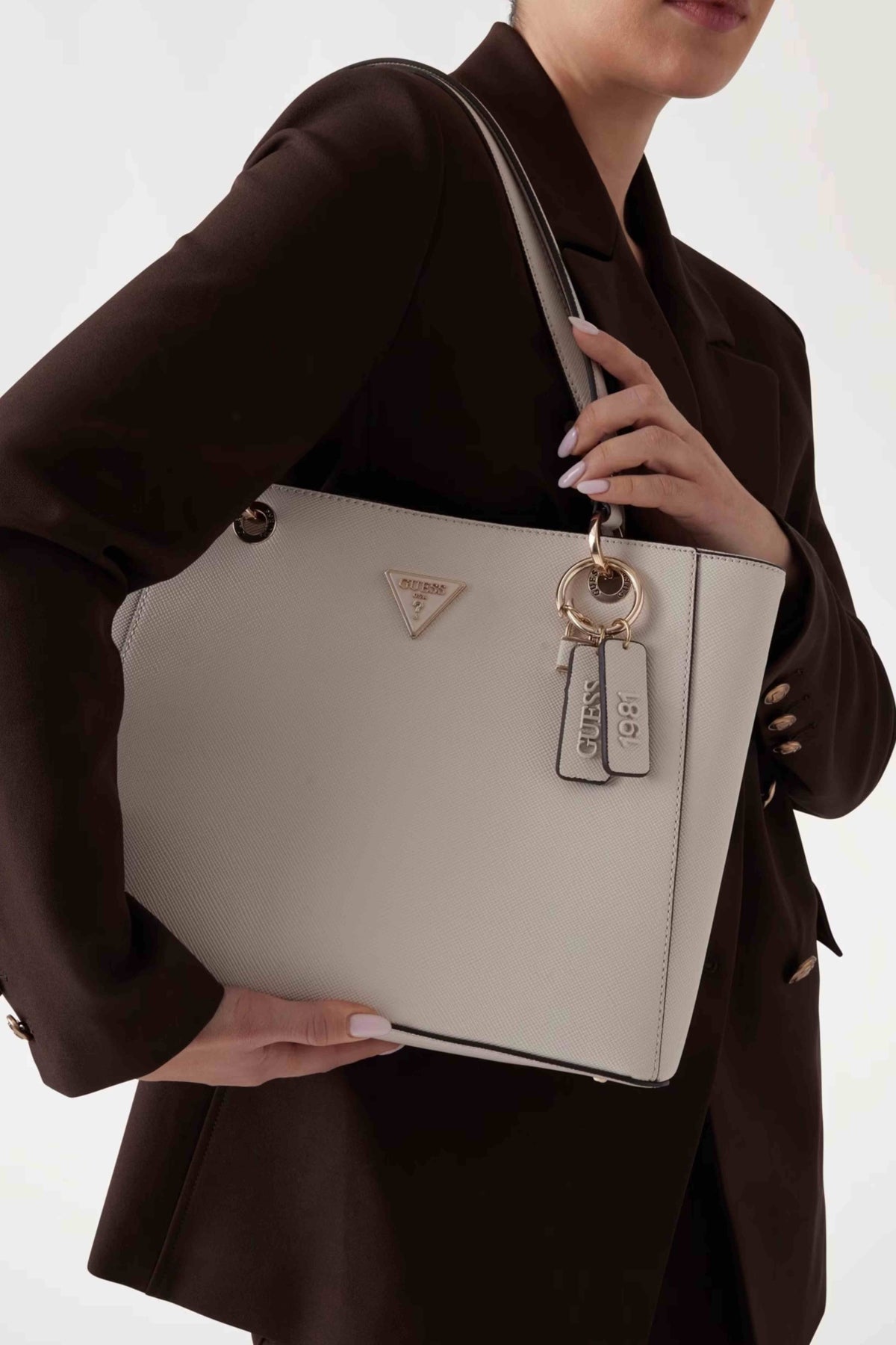 GUESS NOELLE II en color BEIS (4)