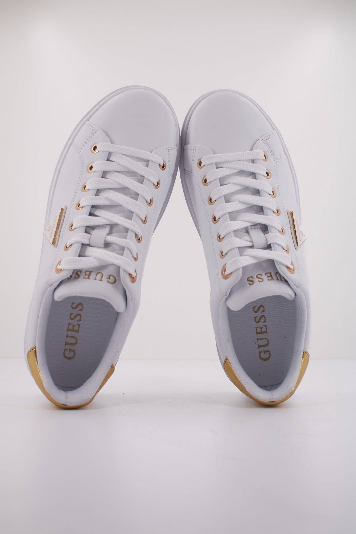 GUESS FLJD LEA en color BLANCO (3)