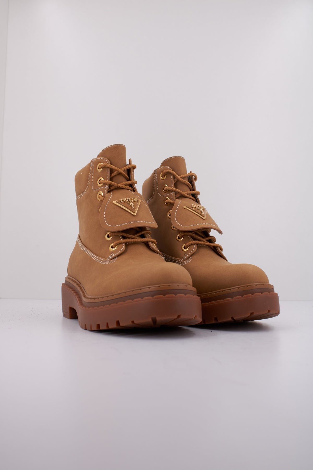 GUESS FLTLVY ELE en color MARRON CLARO (2)