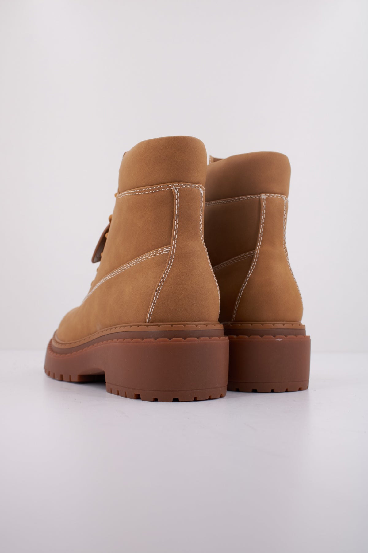 GUESS FLTLVY ELE en color MARRON CLARO (4)