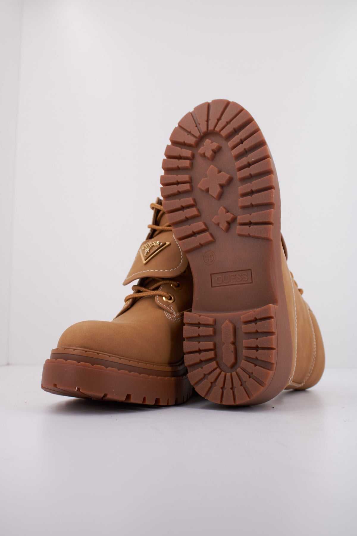 GUESS FLTLVY ELE en color MARRON CLARO (5)