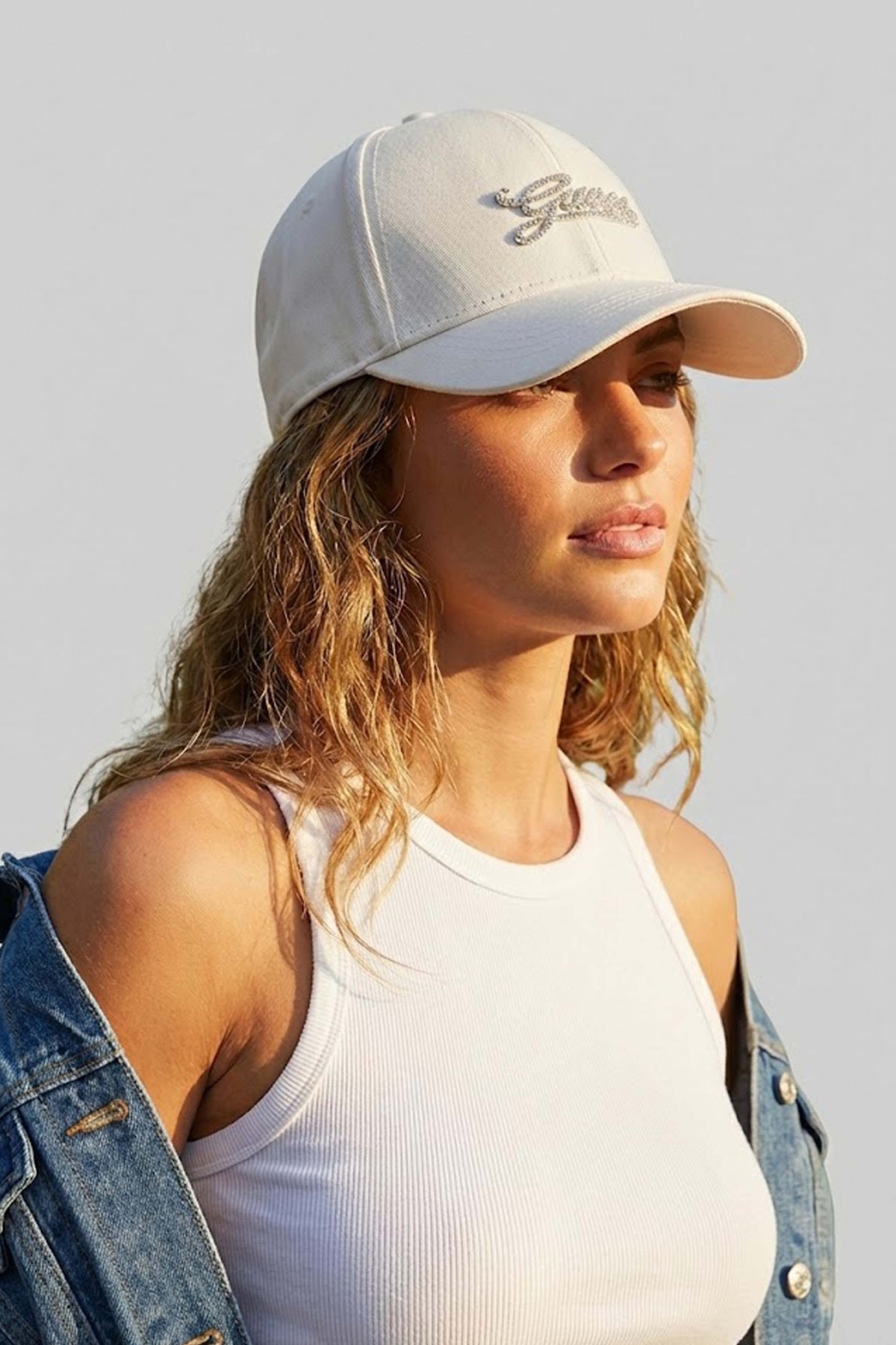 GUESS COT BASEBALL CAP en color BLANCO (1)