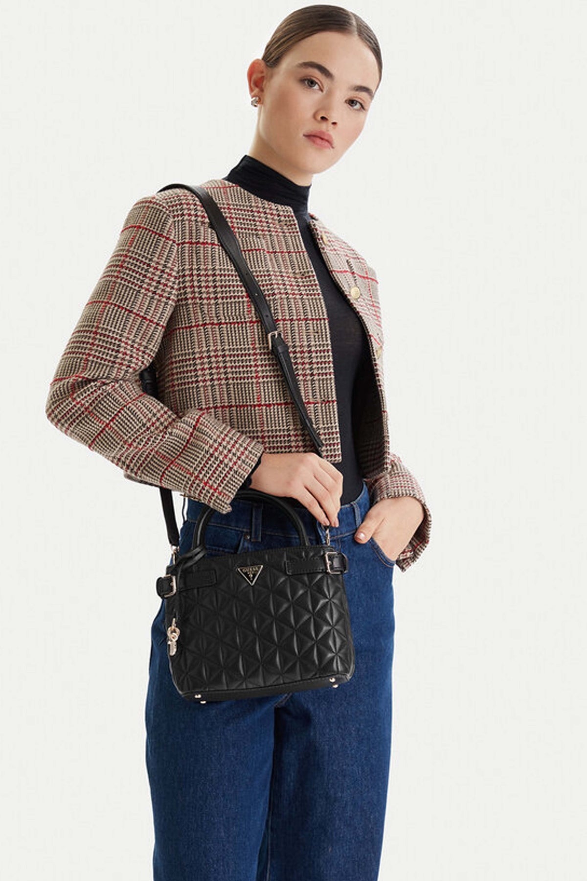GUESS PAISLEIGH SMALL SATCHE en color NEGRO (1)