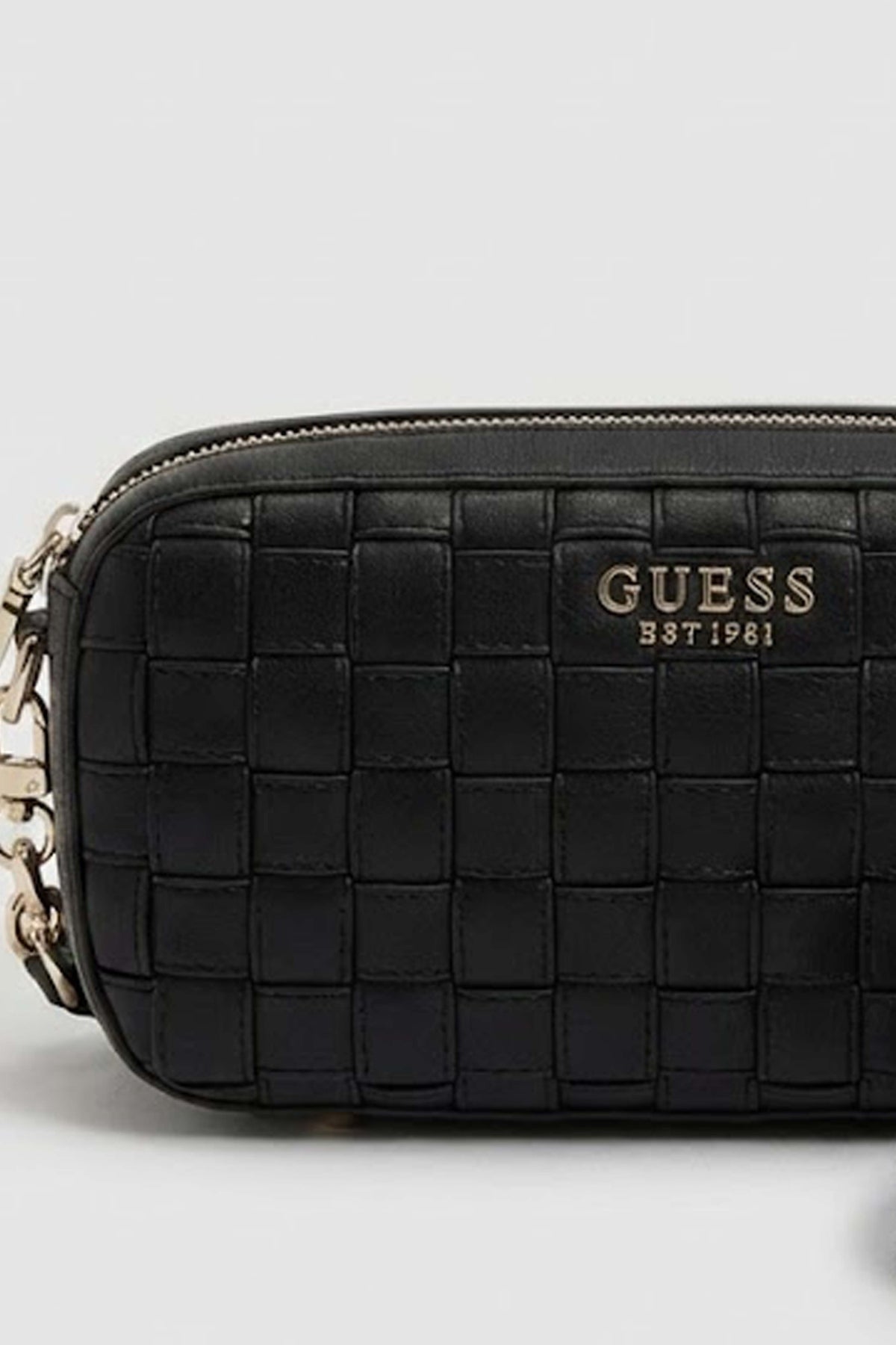 GUESS SANDY CAMERA CROSSBODY en color NEGRO (4)