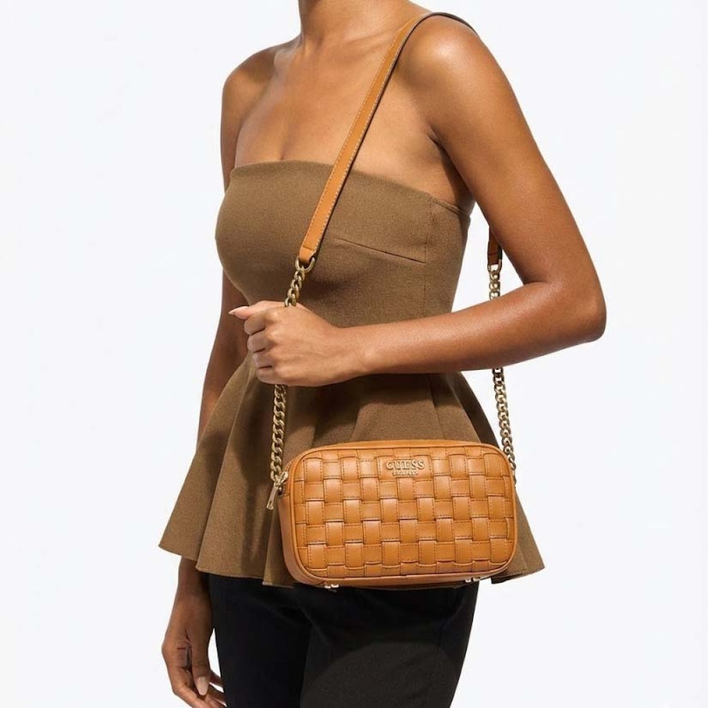 GUESS SANDY CAMERA CROSSBODY en color MARRON (5)