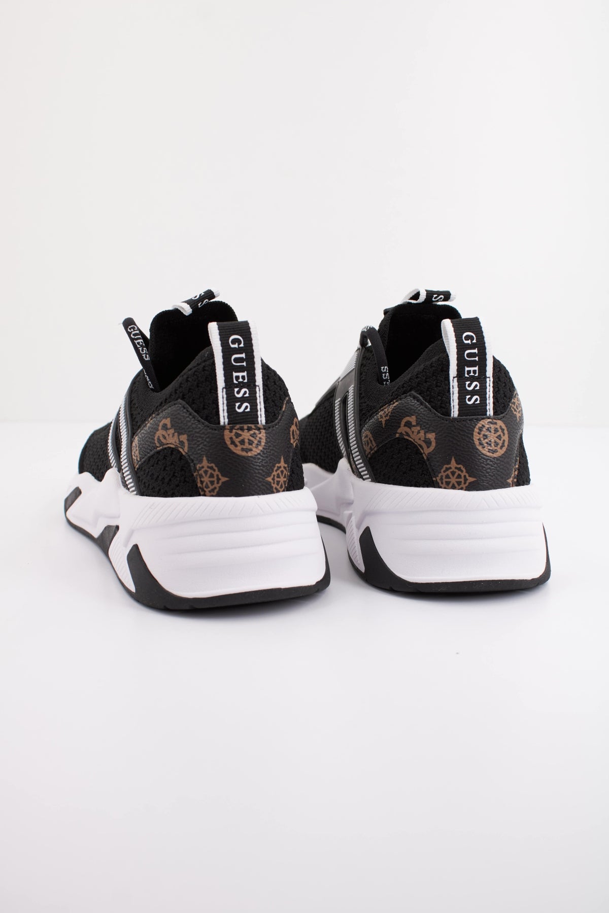 GUESS FLPGEN FAL en color NEGRO (4)