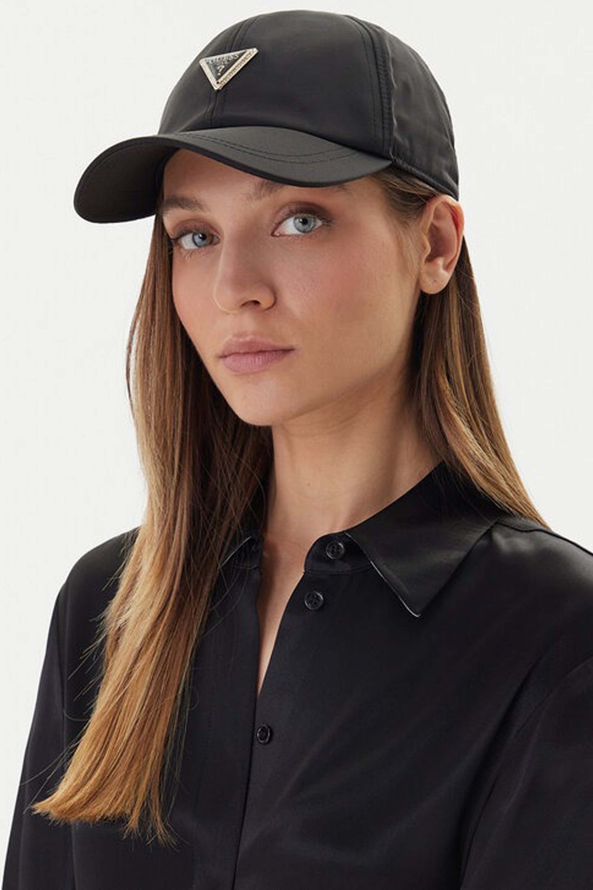 GUESS AW POL en color NEGRO (1)