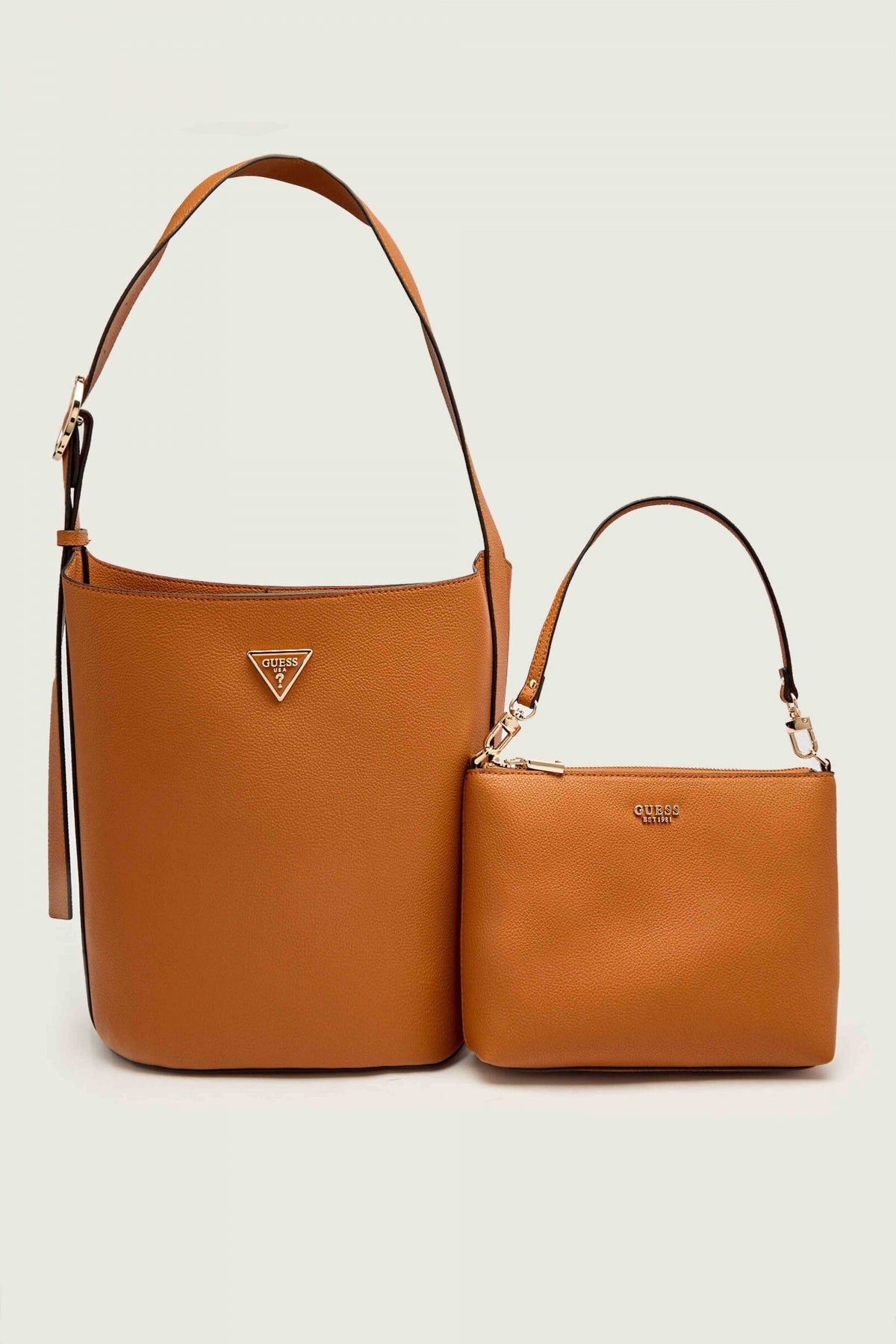 GUESS MERIDIAN II BUCKET en color MARRON (1)