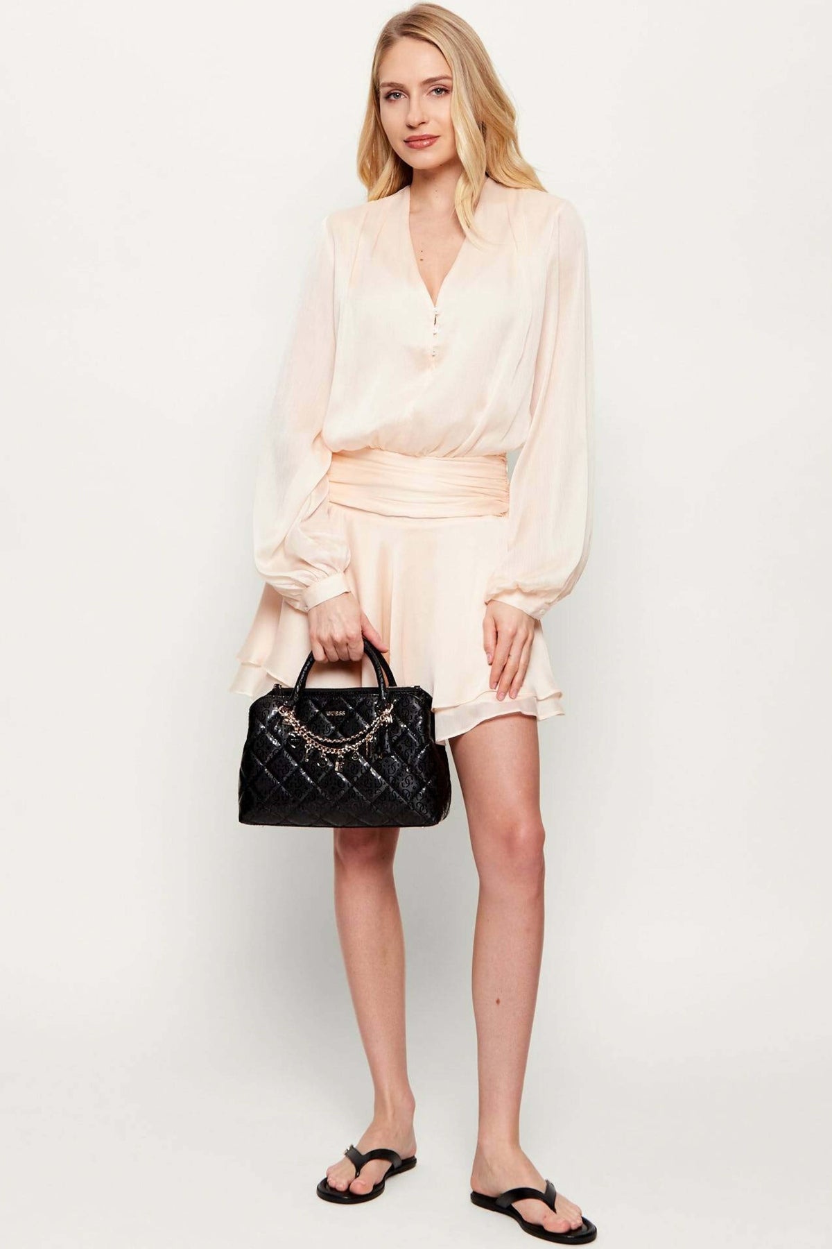 GUESS HWGG en color NEGRO (1)
