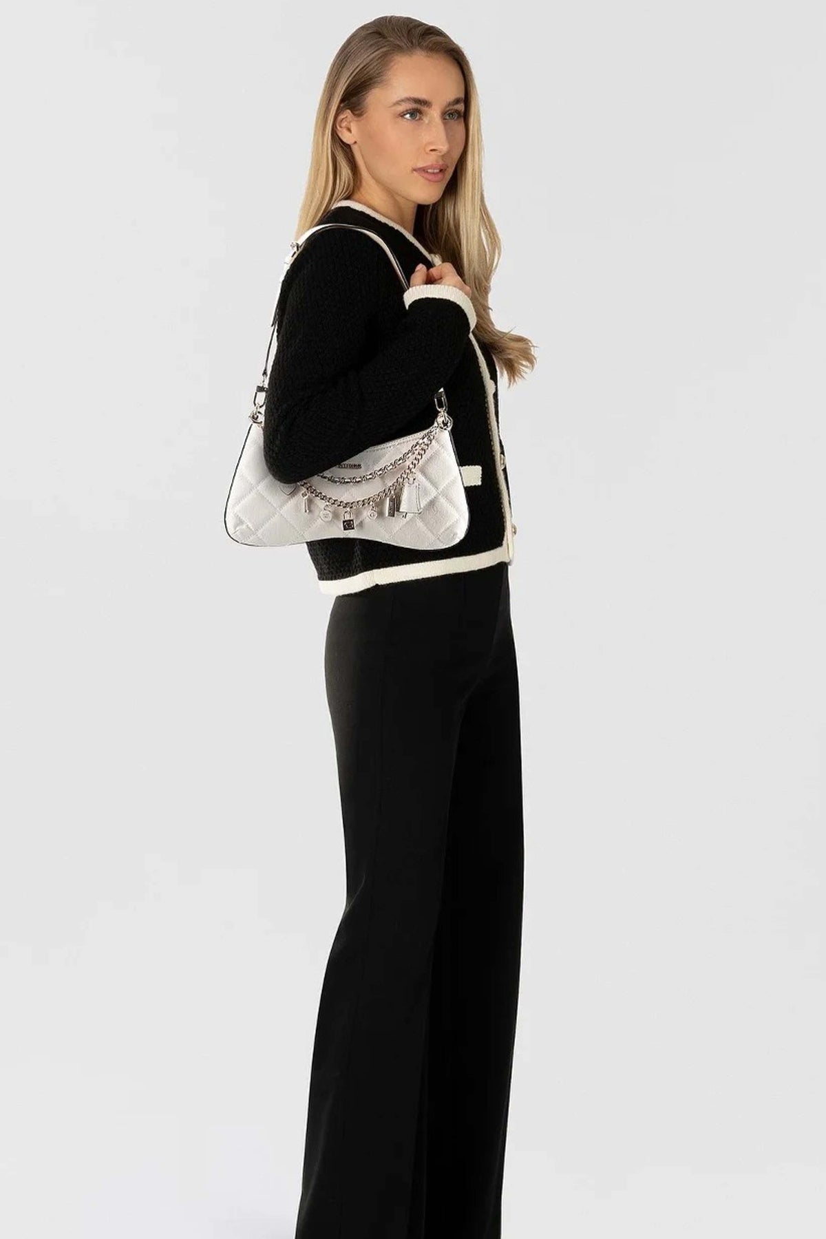 GUESS LIBBY SHOULDER BAG en color BLANCO (1)