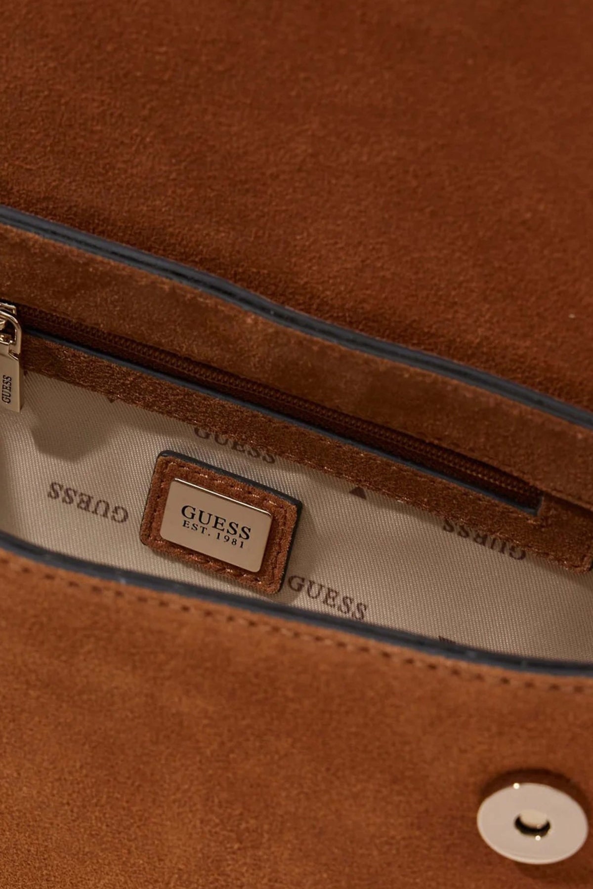 GUESS HWSG en color MARRON (3)