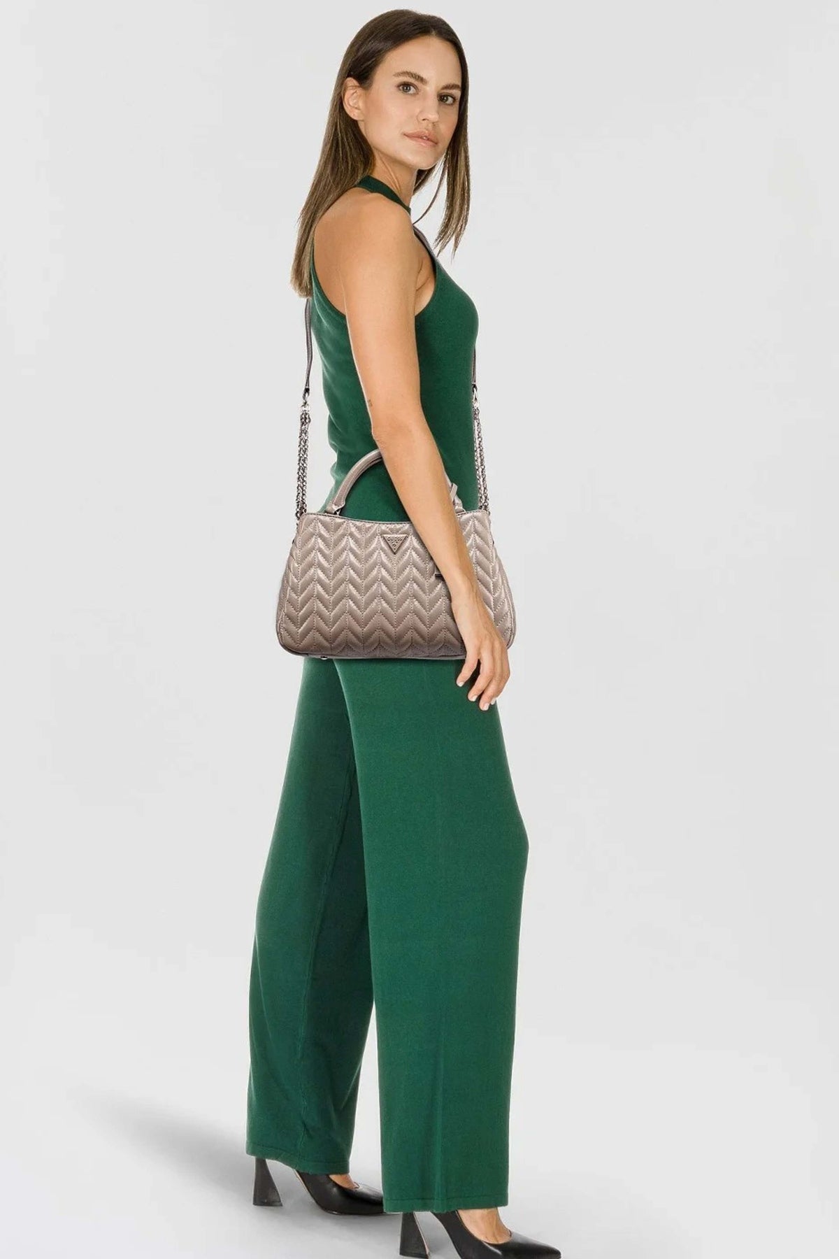 GUESS CHERYL TRIPLE COMP SAT en color BEIS (1)