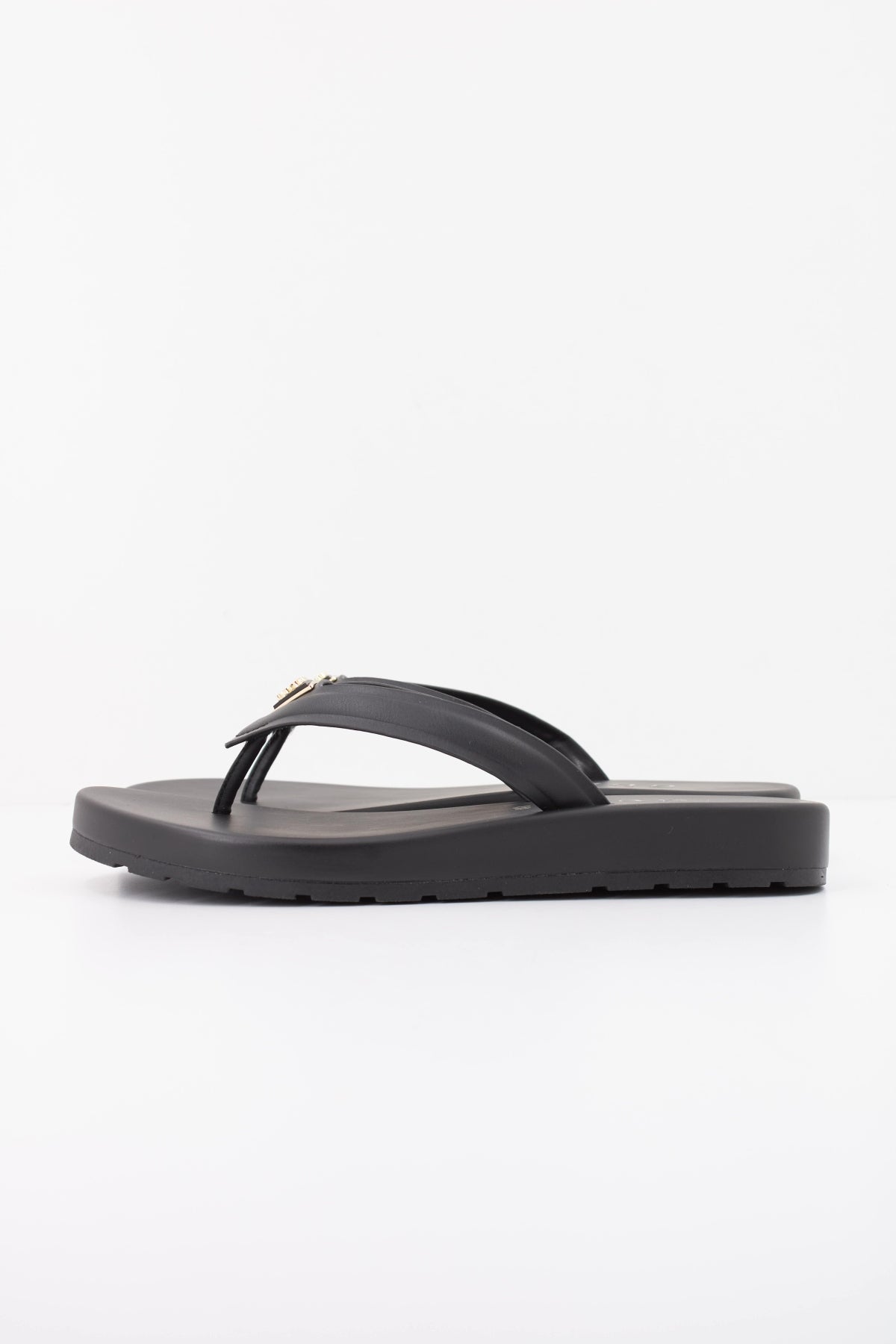 GUESS FLJCNY ELE en color NEGRO (1)