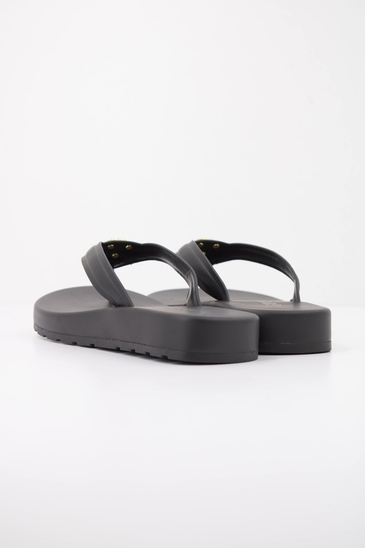 GUESS FLJCNY ELE en color NEGRO (4)