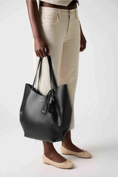 GUESS HWBG AMORETTE IN TOTE en color NEGRO (4)