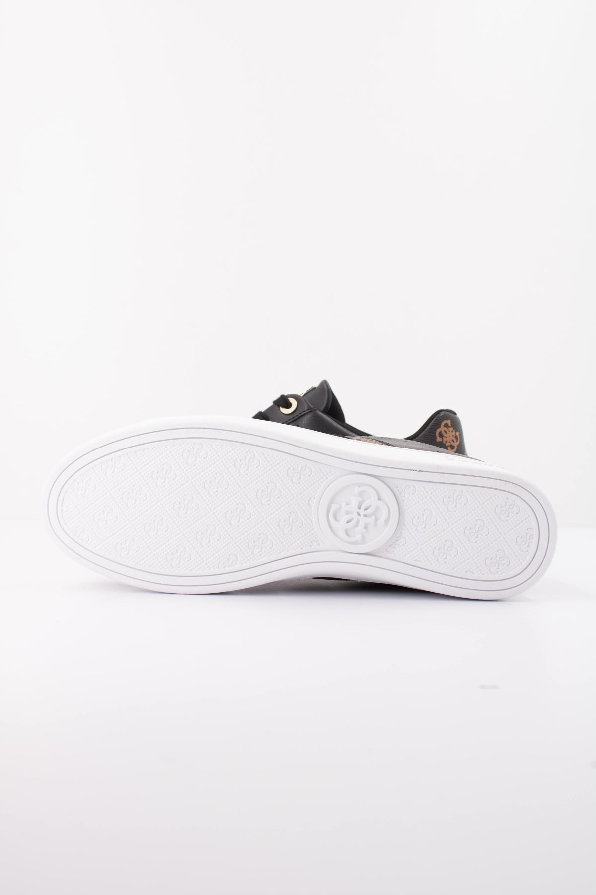 GUESS FLTBRL ELE BARLIE en color NEGRO (5)