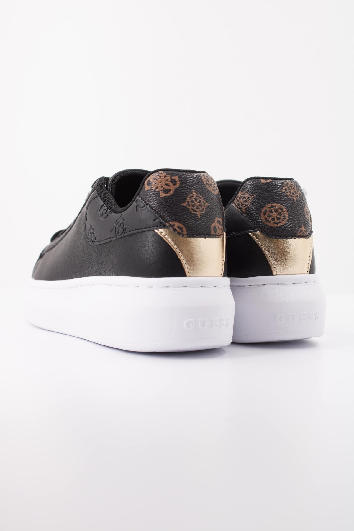 GUESS FLTFRE LEA FIREUP en color NEGRO (4)