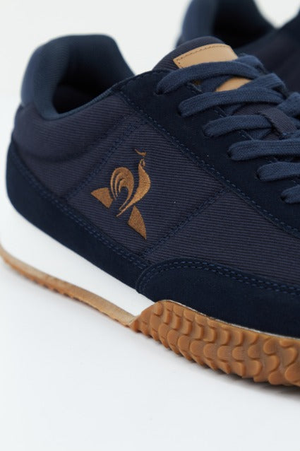 LE COQ SPORTIF VELOCE II TWILL en color AZUL (4)