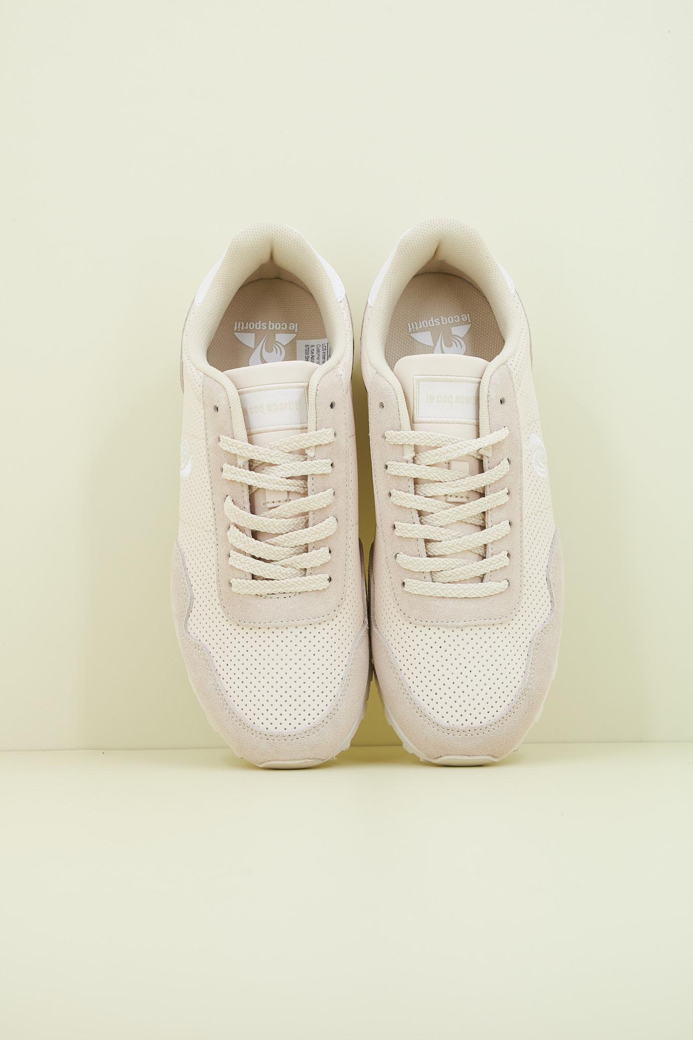 LE COQ SPORTIF ASTRA W PREMIUM en color BEIS (2)