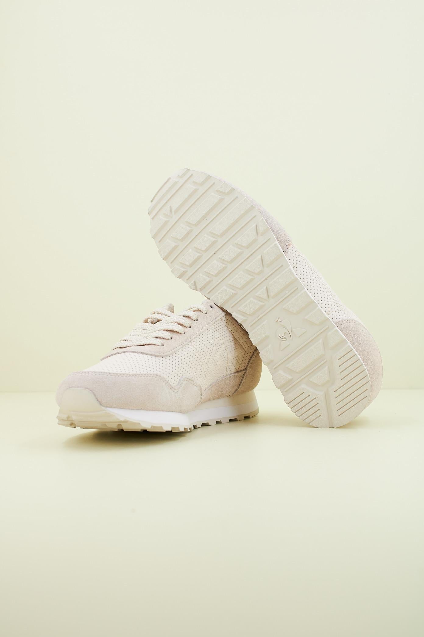 LE COQ SPORTIF ASTRA W PREMIUM en color BEIS (4)