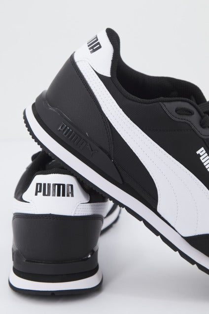PUMA RUNNER V NL en color NEGRO (2)